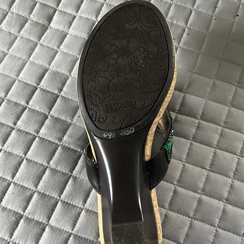 Kenneth Cole Green and Black Sandals with Elegant Detailing - Picture 3 of 7